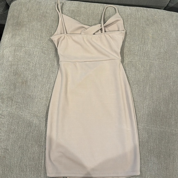 Mauve mini dress with cut out - Picture 3 of 3
